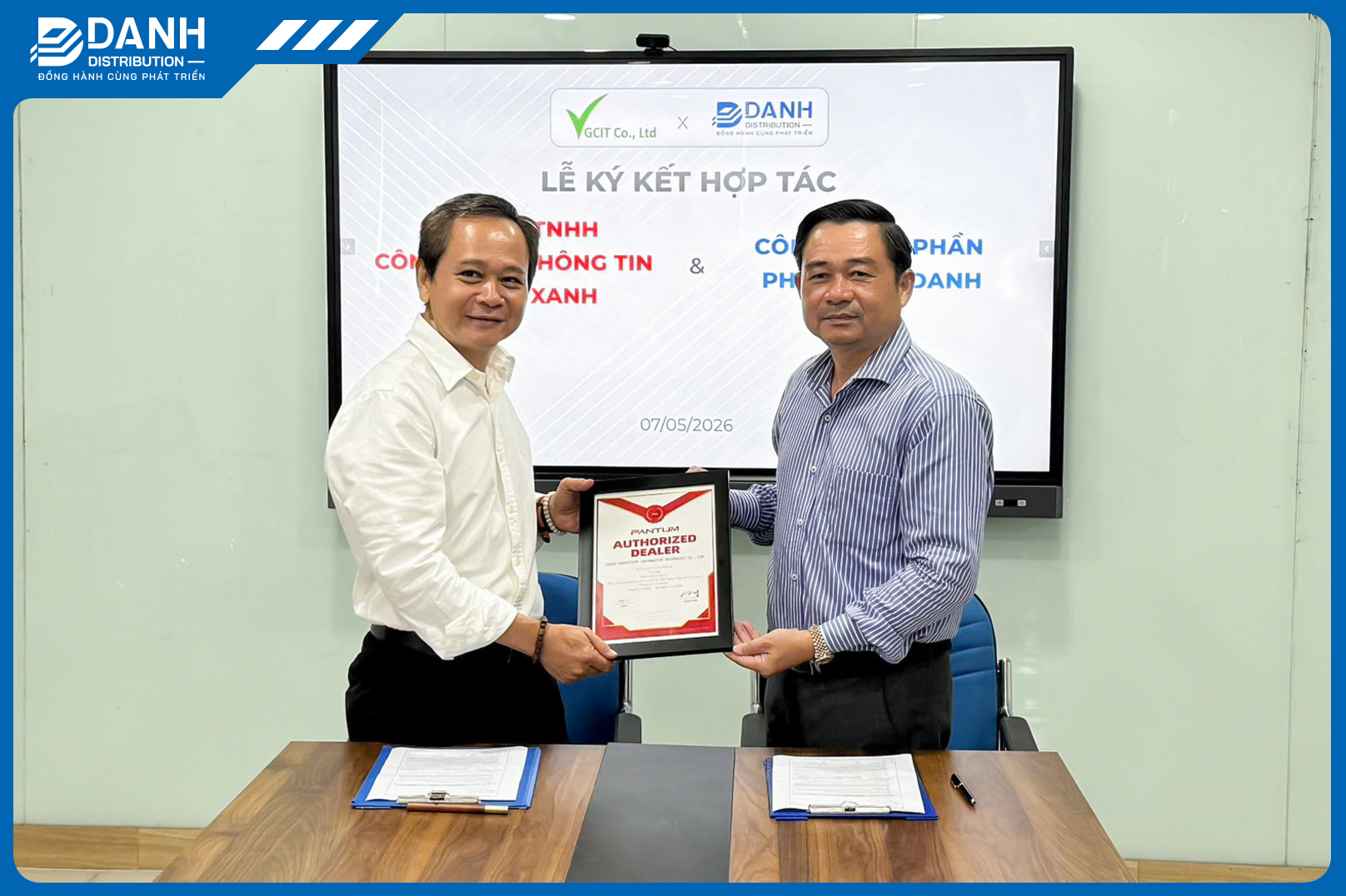 Đại diện Kết Nối Xanh và Danh Distribution trao đổi hợp tác phát triển máy in Pantum tại Việt Nam